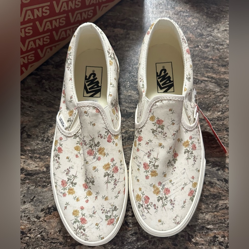 Vans Women’s size 9 Vintage Floral slip ons NWT and box